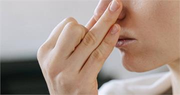挖鼻孔「千萬別做這事」！醫示警可怕後果：對鼻腔造成重大傷害