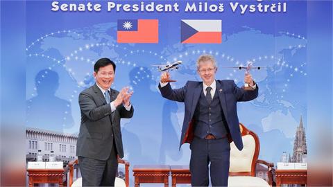 快新聞／從「我是台灣人」到班機天天直飛　林佳龍：台捷六年友誼開花結果