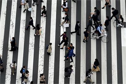 日本總人口連續13年減少　75歲以上首破2千萬人