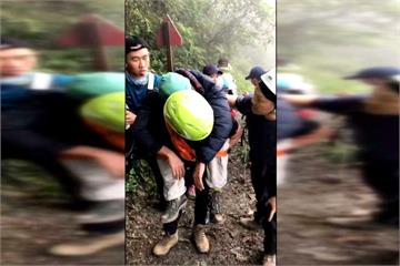 登山客摔落邊坡 2小時後救出送醫