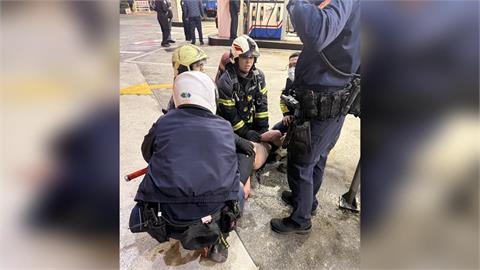 快訊/板橋不明男子灑汽油自焚 波及民眾及消防隊員