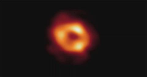 銀河系中心最新黑洞畫面首度曝光！ 中研院揭「離地球更近」