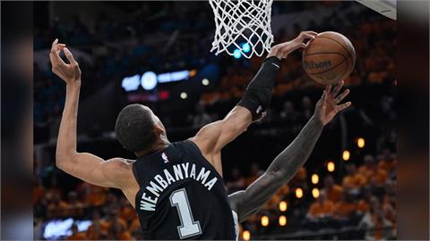 NBA(影)／「法國斑馬」單場12記麻辣鍋創歷史紀錄！灰狼不認帳直言至少4次妨礙