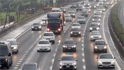 連假首日清晨就湧車潮　多路段「紫爆」還在塞