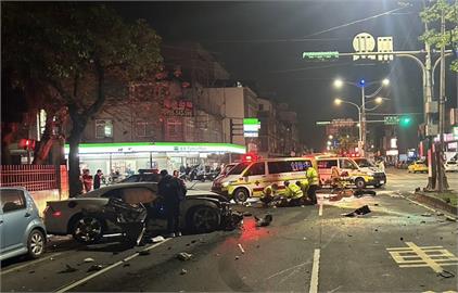 快新聞／桃園蘆竹嚴重車禍！疑搶黃燈直撞左轉車　釀1死1傷