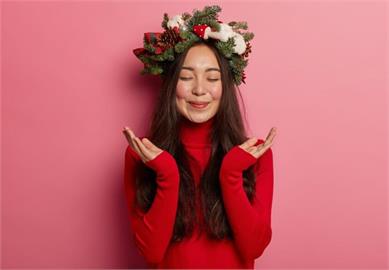 耶誕節開運祕訣與禁忌！專家：穿紅衣添喜氣　忌送手套與黃色系禮物