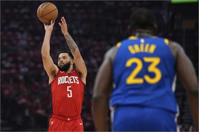 NBA(影)/火箭主場升空拒絕放假!15分差轟退勇士拿下G5