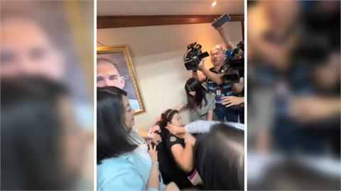 選罷法再闖關　藍綠爆全武行　王鴻薇掌摑林楚茵「下巴見血」