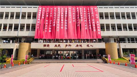 師大附中校歌2布條「新中國、照耀祖國」被消失？查核中心揭真相：未更動