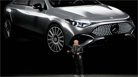 黃仁勳曝輝達全新「Alpamayo」！將應用賓士「搭載這系統」喊：實體AI已到來