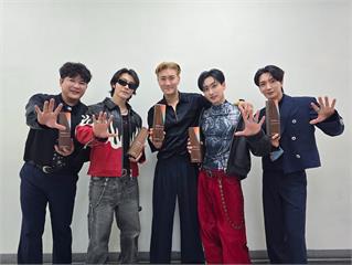 SUPER JUNIOR炸翻南台灣　厲旭被煙火秀嚇到變臉、東海好羨慕