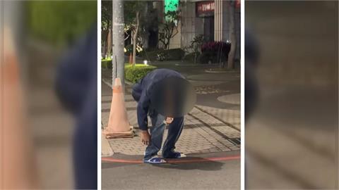 詭異！台北男子彎腰不動如殭屍　網友猜測恐是這原因
