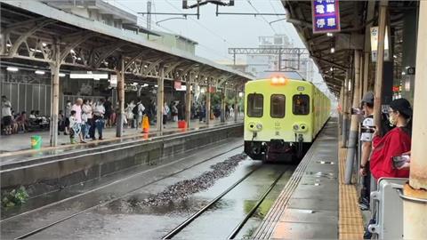 快新聞／豪雨釀災！台鐵台南站軌道淹水　永康=保安降速行駛