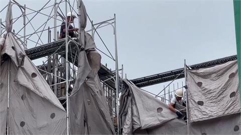 丹娜絲來勢洶洶！ 彰化工地拆帆布.鹿港老街備抽水機