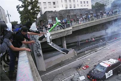 川普打擊非法移民！洛杉磯現暴亂　國防部加派700名海軍陸戰隊進駐
