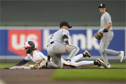 MLB(影)/雙城菜鳥盜壘功夫一流 追平一項自1901年以來的大聯盟紀錄