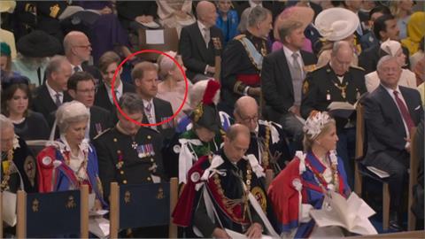 快新聞／哈利王子出席加冕大典　坐第三排、傳不願和父兄對話