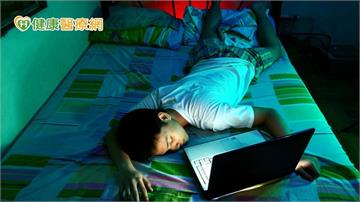 台國高中生每日平均睡6.9小時！醫籲：讓孩子多睡點身心才健康
