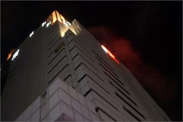 SOGO 15樓餐廳失火  民眾驚逃、兩人嗆傷送醫
