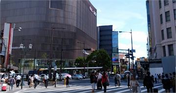 日本人都沒在穿拖鞋？「台人特有習慣」遭批沒禮貌　日網紅也搖頭：不適合