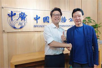 趙少康問議會綠營少數未來如何推市政？　沈伯洋：我很彈性、民生易成共識