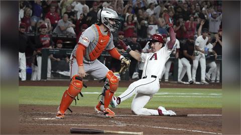 MLB(影)／國聯外卡戰況激烈！鄧愷威所屬的巨人隊慘遭響尾蛇逆轉苦吞4連敗