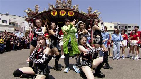 《綜藝大集合》天王屁股對鄉親破氣球！胡瓜最後居然直接用頭撞