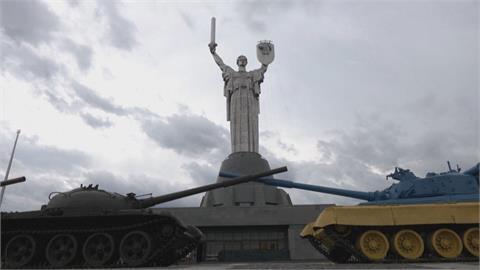 拉開與「俄」的距離　基輔拆除「祖國之母」紀念碑蘇聯國徽
