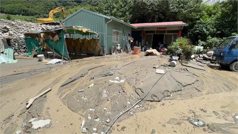 大雷雨襲南投東埔村四鄰　土石流毀家園、覆蓋農地