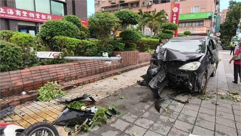 上班時間失控暴衝人行道撞騎士　肇事駕駛疑「這原因」闖下大禍
