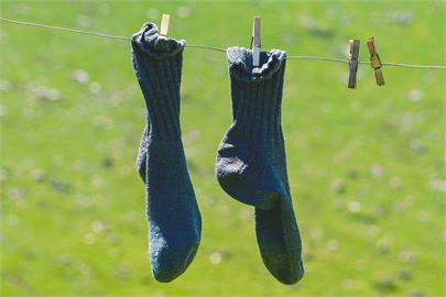 襪子穿久變好鬆？達人曝這1招「有效止鬆」網驚：學到一課了！