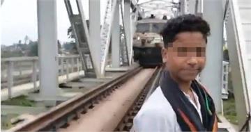 15歲少年鐵軌上開心錄影 下一秒被撞飛慘死!母親直擊全程心碎了