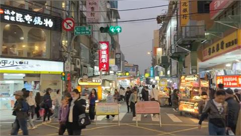 斑馬線上擺攤？基隆夜市「阻通行」惹議　攤商冤喊：我們先申請的