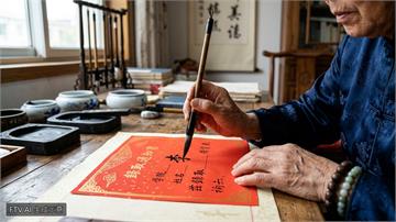 陝西師大延續20年傳統　老教授手寫毛筆錄取通知書