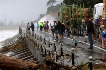 氣旋侵襲紐西蘭南島 路坍塌、民宅屋頂掀