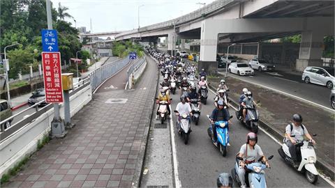 公館圓環施工將滿一週！機車騎士怨上班卡好久