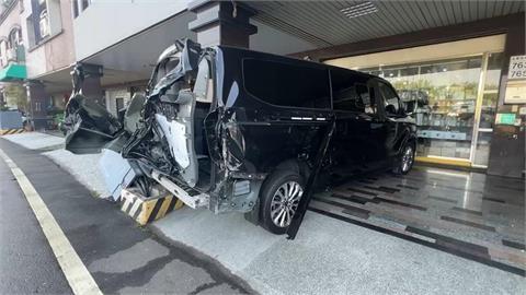快新聞／台南環保車失控！6車後段遭撞　變電箱也分離