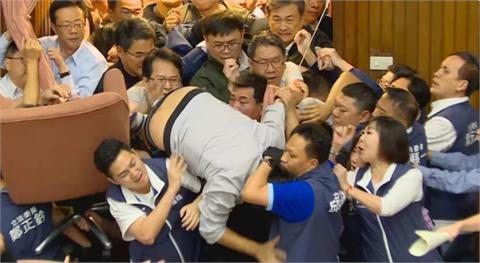 快新聞／導演怒轟藍白「完全轉紅」摧毀內政　製短片《阿公餵食秀》挺罷免