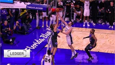 NBA(影)／在別人家主場當超人！馬刺斑馬不在「昔落選中鋒」搧出「超大再見火鍋」