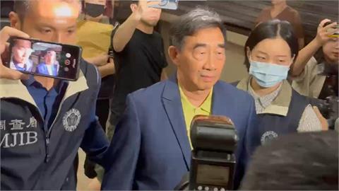 快新聞／長榮張國華、張國政保鑣護送北檢爆衝突　被問是否內線交易？僅回「這2字」