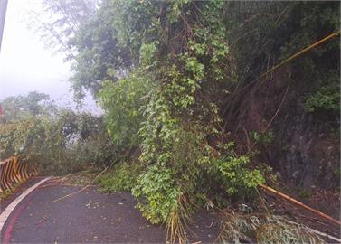 快新聞／南橫公路梅山口路段邊坡坍方　雙向阻斷暫無法通行