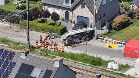 比利時校車撞火車釀4死　護欄當下是放下狀態　原因待釐清