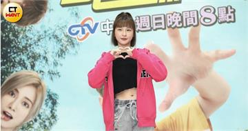 峮峮被拍雙B車「溫馨接送」　小15歲男團成員認違規：未來更注意行車安全