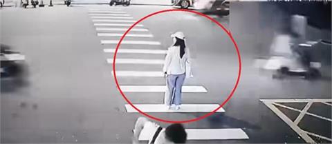 快新聞／台中長髮女過馬路「最後一步」慘遭機車撞飛　傷勢曝光