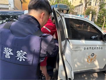 快新聞／老翁左肢癱軟「100公尺走半小時」　暖警不忍巡邏車護送回家