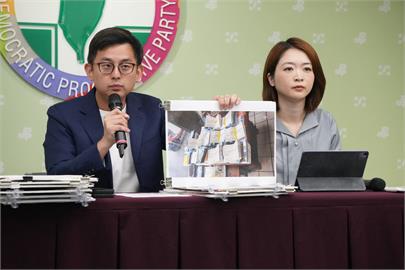 快新聞／民眾自發？藍執政縣市「選舉公報夾反罷文宣」　綠轟：不違法不會選