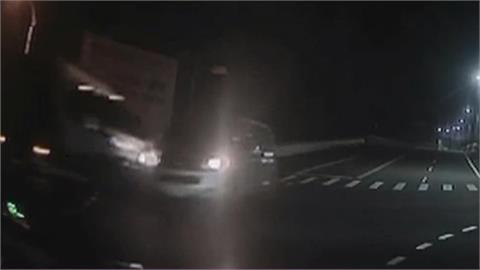 死亡車禍！　 廂型車載送5名移工撞擊後側翻釀1死7傷