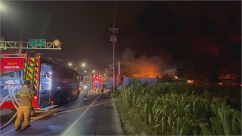 台南安定區工廠大火　500平方公尺廠房全面燃燒