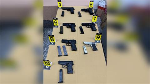 快新聞／新竹警方破地下軍火庫！查獲13把槍　連「這一款」都有
