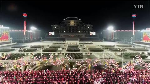 北朝鮮慶建軍75週年　夜間閱兵派無人機演出